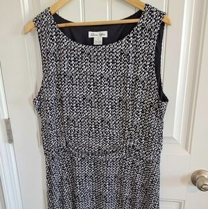 Black and White Sleeveless Dress